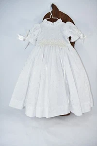 VESTIDO ANNETTE HIMSTEDT ÚNICO EN SU CLASE COSTURERA BLANCO OJALES PARA MUÑECA 22" - Imagen 1 de 14