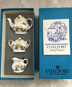 DINETTE LUXE MINIATURE COALPORT THEIERE SUCRIER CRÉMIER PORCELAINE ENGLAND ART - Picture 1 of 6