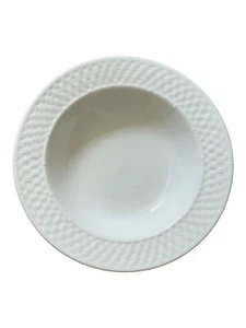 Oneida Wicker  9” Rimmed Ceramic Soup Pasta Bowl White Excellent Used Condition - Picture 1 of 2