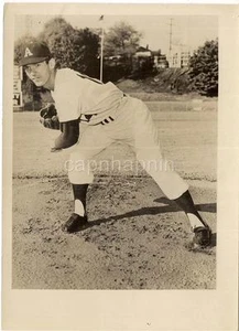 Baseball Krug eine Kappe warf gerade die Ballhaltung Vintage 1960er Jahre Foto - Bild 1 von 1