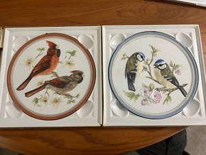 KAISER PORCELAIN "SONG & GARDEN BIRDS" SERIES -CARDINAL AND BLUE TITMICE PLAQUES - Picture 1 of 8