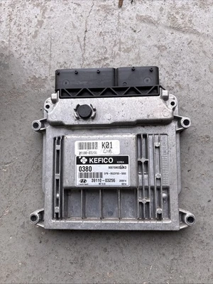 2011 HYUNDAI i20 1.2 PETROL ECU ENGINE CONTROL UNIT 3911003256 - Image 1 of 4