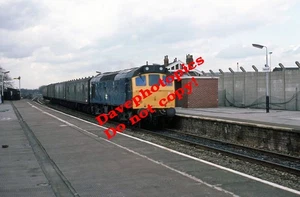 Original 35 mm Eisenbahndia (S43) 25262 @ Patricroft Apr 1984 - Bild 1 von 1