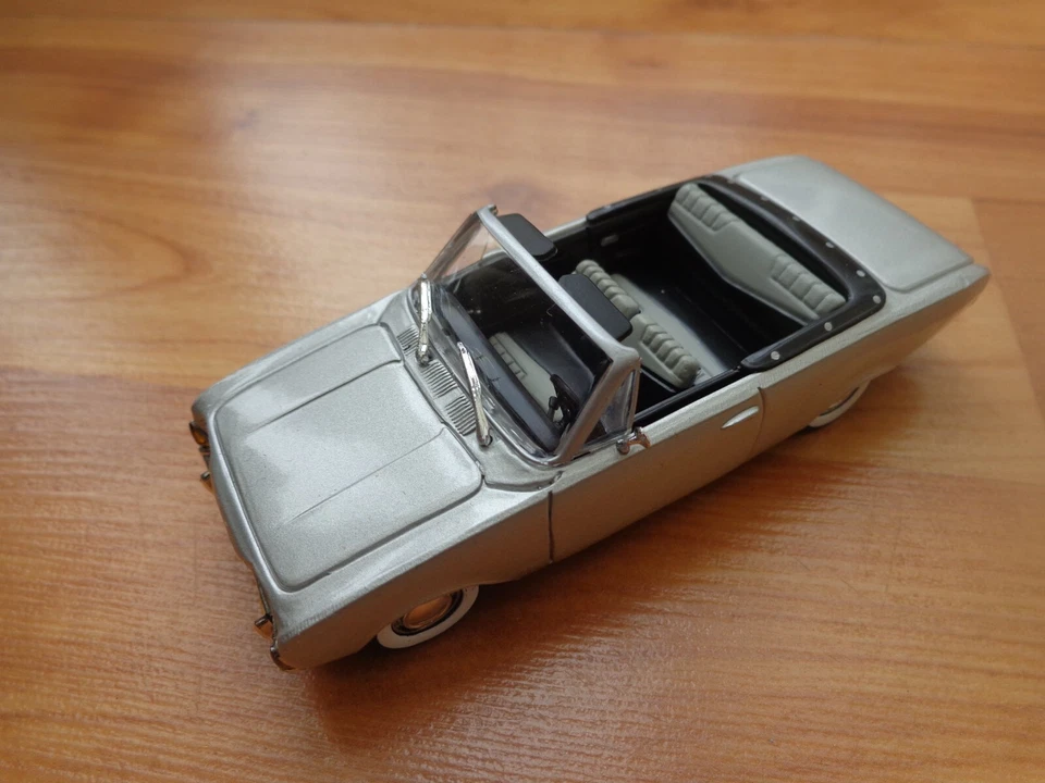 CORGI SOLIDO 1/43 CLASSIC 1960 FORD TAUNUS DIECAST MODEL CAR - Image 1 of 1