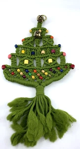 Albero di Natale macramè verde campane da appendere legno perline decorazione anni 70 da appendere 17" vintage - Foto 1 di 6