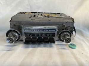 1960s OLDSMOBILE Transistor Car Radio 982136 w/ Knobs Vintage Electronics - Bild 1 von 6