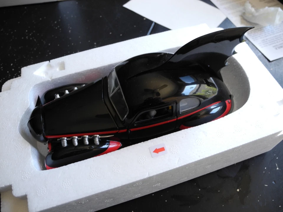 ULTRA RARE Danbury Mint BATMAN 1940s Comic Book Batmobile, 1:24 PAPERS! - Image 1 of 4