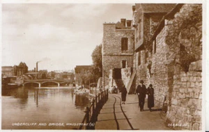 Kent Postcard - Undercliff and Bridge - Maidstone - Real Photograph - Ref 5498A - Picture 1 of 2