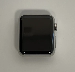 POUR PIÈCE - Apple Watch 1ère génération 42 mm boîtier en acier inoxydable gris - LIRE LE NUMÉRO !! - Photo 1 sur 2