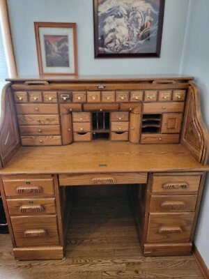 Hermoso escritorio vintage de roble americano de 54" tallado en roble dorado con tapa enrollable Foto 1 de 4