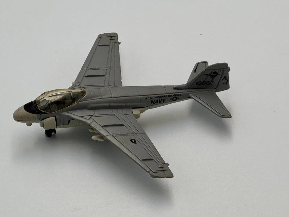 Maisto Tailwinds A-6E Intruder Fighter Jet Die-Cast Militar Marina de los Estados Unidos  Foto 1 de 1
