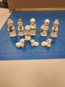 Set Natività Vintage 9 Pezzi Statuine Porcellana Angeli Pecore Cina Natale - Foto 1 di 5