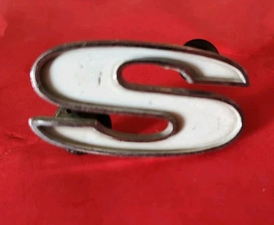 Chevrolet Camaro SS 1967 emblema pieza no. 3899862 ND - 350 396 327  Foto 1 de 4