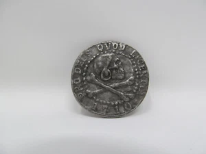 "Uncharted 4 Variante Color Plata Coleccionista Monedas Metal Calavera Barco Pirata 1.5" - Imagen 1 de 3