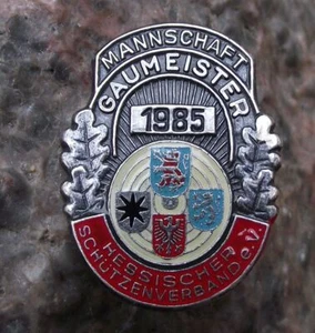 Distintivo spilla squadra vincitori associazione tiro pistola Assia Germania 1985 - Foto 1 di 2