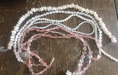 Lote de hebras de cuentas de piedra de forma única de lujo mezcladas de cuarzo rosa y cereza  Foto 1 de 4