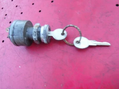 Arctic Cat 440 Panther 1974 V.I.P. PIEZAS NIEVE: INTERRUPTOR DE ENCENDIDO CON LLAVE Foto 1 de 2