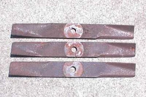 John Deere(92-226) 140 300 314 316 317 318 322 332 - 46" Deck - Mower Blades - Picture 1 of 3