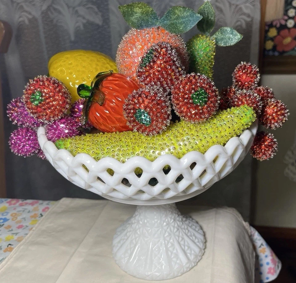 Prendedor vintage de mediados de siglo arreglo con lentejuelas decoración de frutas hecho a mano 30 piezas MCM Foto 1 de 4
