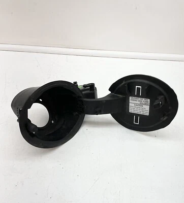 5147B1500 2017 a 2021 Subaru Impreza tanque de combustible bolsillo puerta solapa OEM Foto 1 de 4