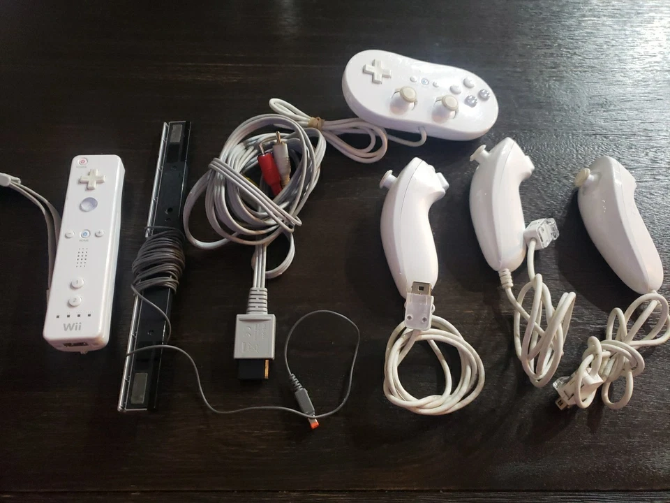 2 mandos originales Nintendo Wii blancos con 3 joysticks, sensor de movimiento  Foto 1 de 4