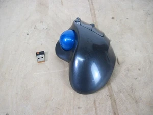 Logitech M570 Wireless Trackball Maus Ergonomischer USB Empfänger für PC Computer La - Bild 1 von 6