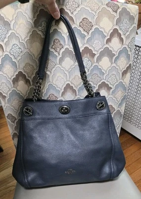 Bolso de hombro Coach Edie Turnlock de cuero granulado azul oscuro 36855 Foto 1 de 4