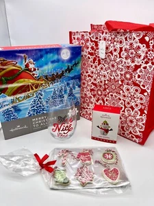 5-teiliges Hallmark Konvolut - Puzzle + stielloses Weinglas + Ornamente + wiederverwendbare Tasche - Bild 1 von 6