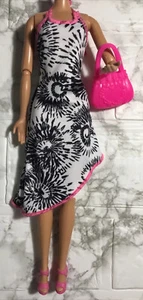 Mattel Barbie Puppe Kleidung rosa/schwarz/weiß Kleid Schuhe & Handtasche hinzugefügt Posten - Bild 1 von 4