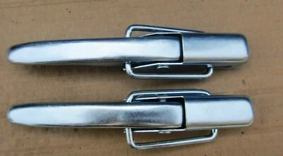 Par de pestillos puerta trasera Toyota Hilux UTE RN30 RN40 RN35 RN45 RN55 1979-88  Foto 1 de 4