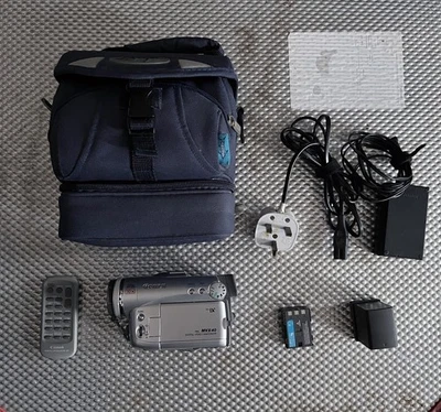 Canon Mvx45i miniDV PAL Camera + Extras - Image 1 of 4
