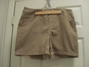 Time And Tru Cuffed Shorts Khaki Relaxed Fit Stretch Womens Size L (12-14) NWT - Picture 1 of 8