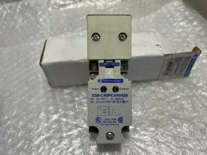 Telemecanique XS8-C40PC440H29 - Foto 1 di 7