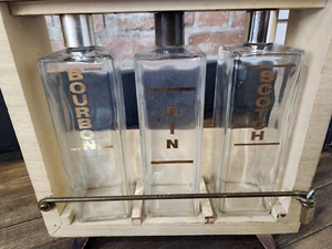 MCM Vintage Alkohol Bourbon Scotch Gin Flasche abschließbar Holz Schrank BARWARE - Bild 1 von 11