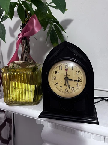 Antique Electric Clock MO 355 Warren Telechron Cathedral Bakelite Works Good Cover