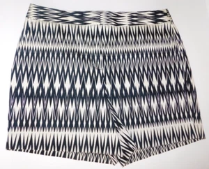 SHORTS--WORTHINGTON Women's 5" Black & Cream Stretch Size 8 - Never Worn! - Picture 1 of 2
