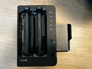 Synology DS220+ NAS Diskless NAS, 18GB RAM, Netzwerkkabel, Netzkabel - Bild 1 von 8