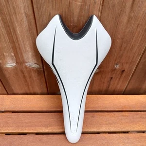 Bontrager Race R1 146mm White Cro-Mo Rail Saddle VERY GOOD USED pn 296267 - Picture 1 of 7