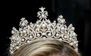 Vintage look CZ pearl Queen Maxima of Netherland Württemberg Ornate Pearl Tiara - Picture 1 of 1