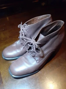 Etienne Aigner Women's Brown 3” Heeled Ankle Boots Size 8 1/2 Great shape - Picture 1 of 10