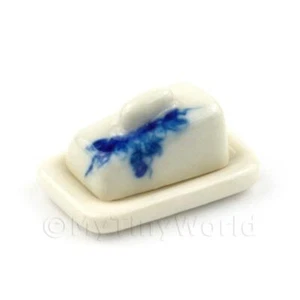 Puppenhaus Miniatur Weiß Und Blau Keramik Butter Geschirr / Käse Geschirr - Bild 1 von 1