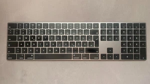 Apple Magic Tastatur mit Nummernblock – Deutsch (Space Gray) - Bild 1 von 3