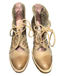 BOTAS DE MUJER MISS MACIE WAIN ON FRIDAY CORTE LACER TALLA 7 - Imagen 1 de 8