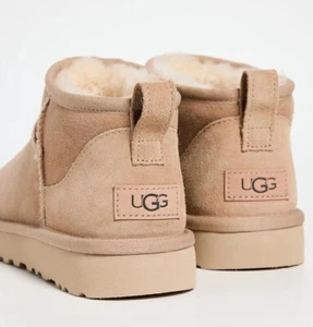 NUEVO en Caja 100% Auténticos UGG Clásicos Ultra Mini Para Mujer Invierno Botines Arena - Imagen 1 de 7