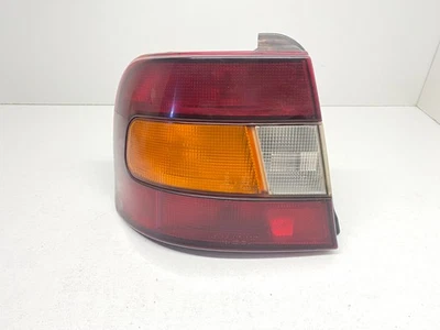 Luz trasera montada en panel QTR 1992-1993 HYUNDAI ELANTRA LADO IZQUIERDO OEM, 166-58584 Foto 1 de 4