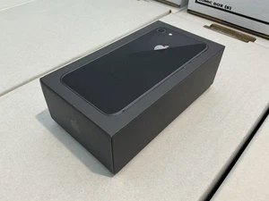 iPhone 8 Box - Bild 1 von 4