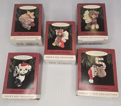 5 adornos Hallmark Keepsake Baby’s 1-5 Christmas Child’s Age Bear 1993, 94, 95 Foto 1 de 4