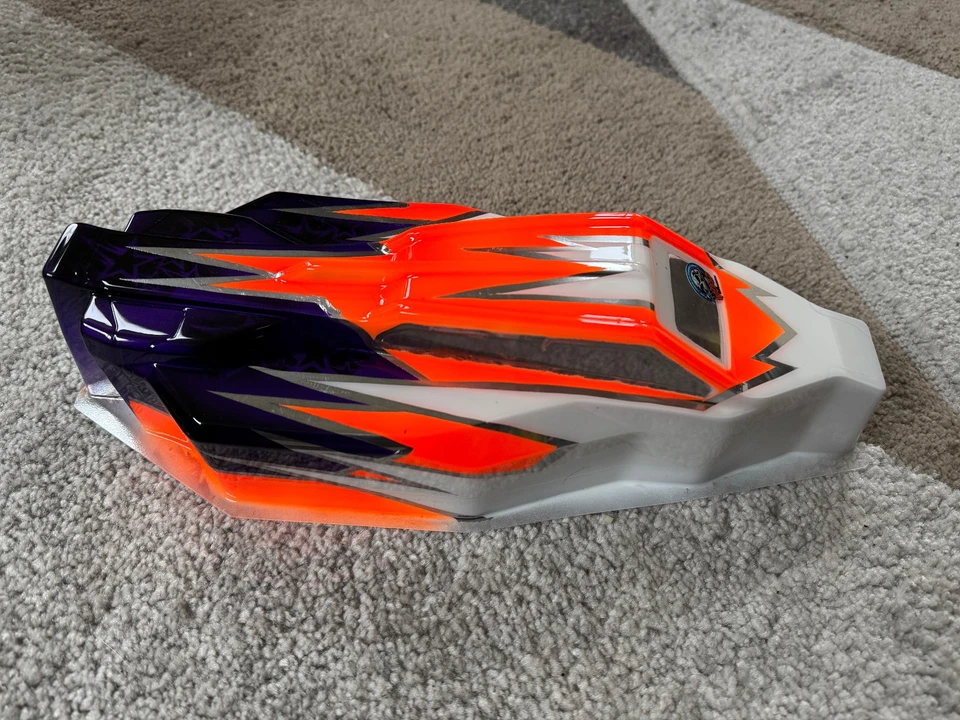 Cuerpos RC pintados profesionalmente asociados Tekno Foto 1 de 2