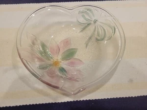 Heart Bowl with Poinsetta and Bow Candy Dish 5 3/8 X 5 3/4 - Picture 1 of 7