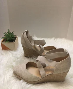 Violet & Red Shoes Women’s 3.5” Wedge Beige Cream Buckle Straps Size 9M - Picture 1 of 11